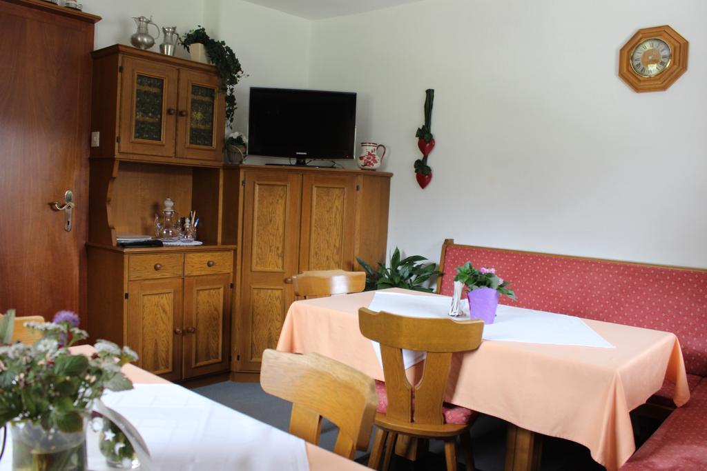 Haus Almrausch Hotell Seefeld in Tirol Rom bilde